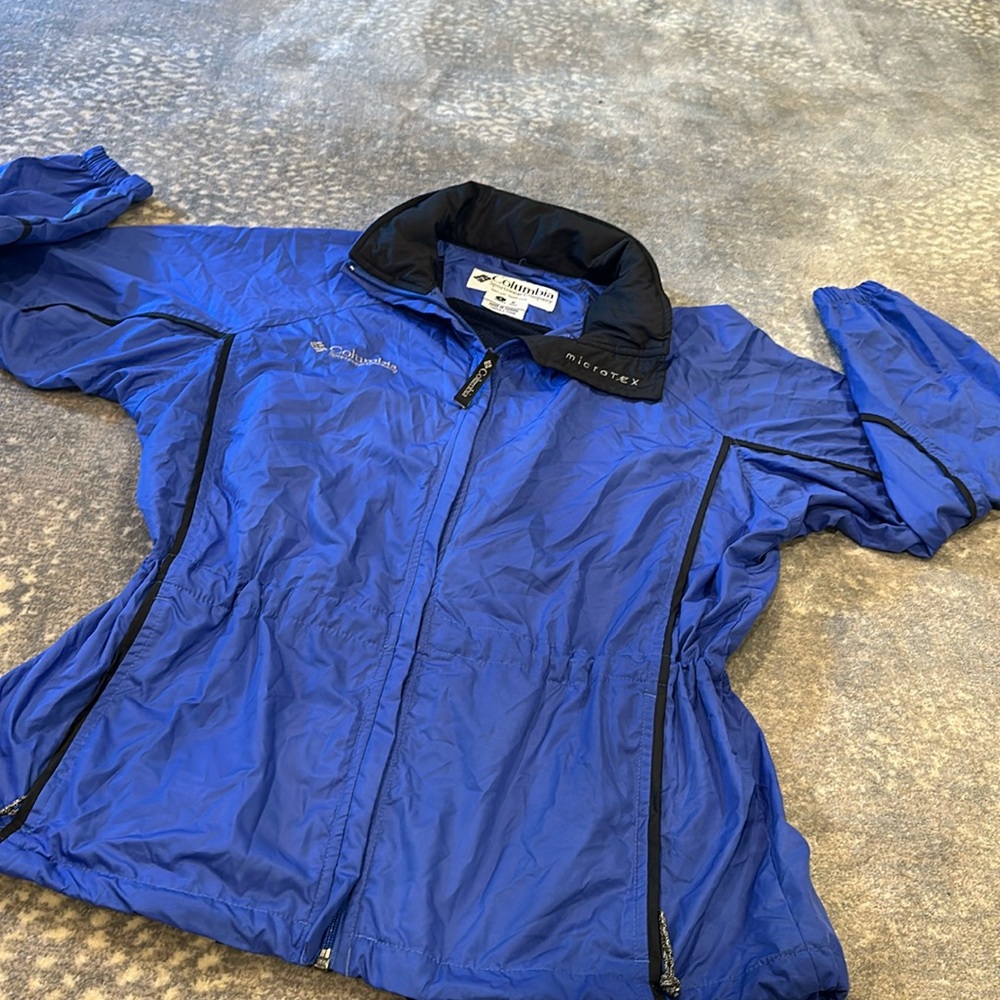 COLUMBIA WOMANS WINDBREAKER PACK WITH HOOD SIZE S